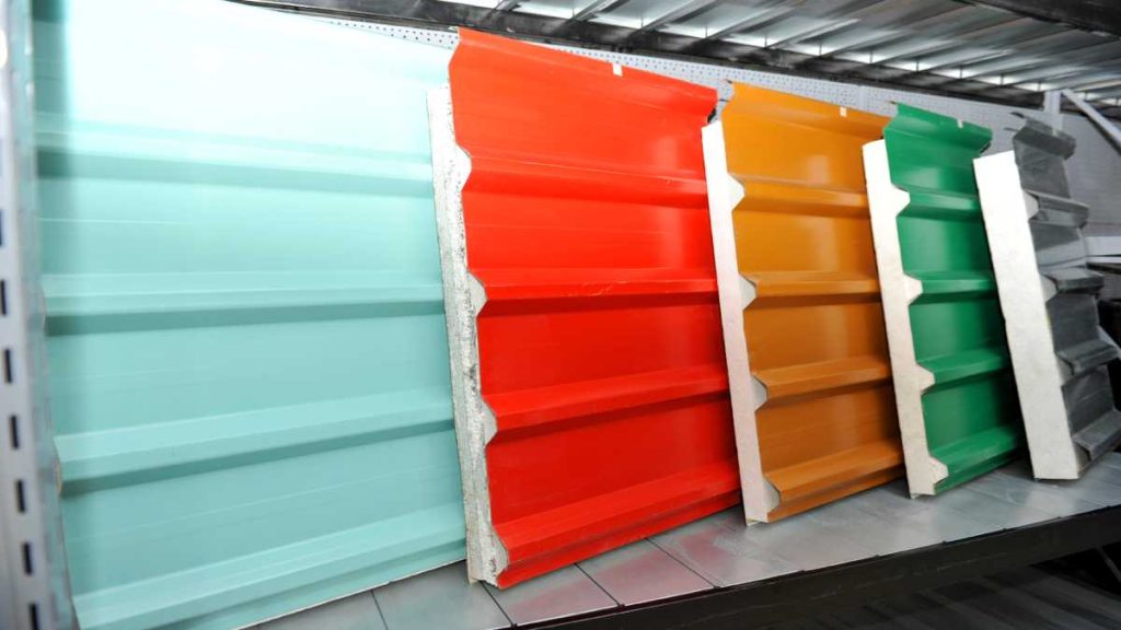 De geïsoleerde dakpanelen zijn verkrijgbaar in verschillende kleuren.